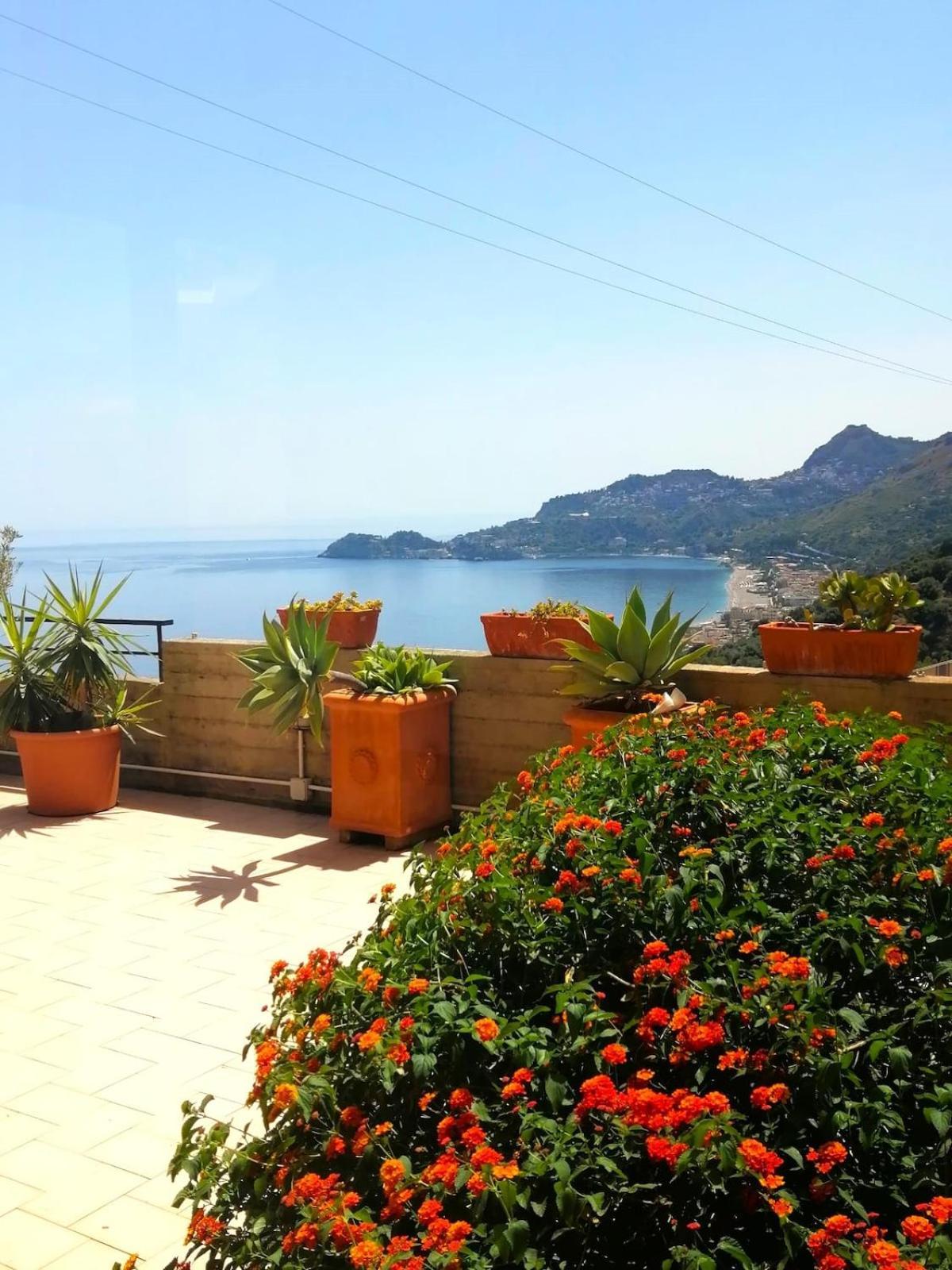 Feriehus Sicily & Sun Taormina Letojanni